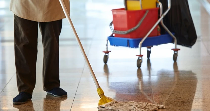 Είμαστε στο πλευρό των 500 εργαζομένων στην καθαριότητα κτηρίων του ΟΑΕΔ